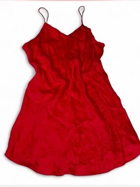 CC Courtenay Vintage Women’s Red silk slip dress V-neckline. Size: L